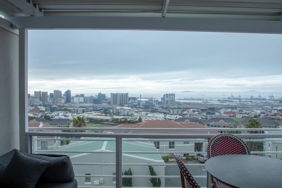 To Let 2 Bedroom Property for Rent in Vredehoek Western Cape